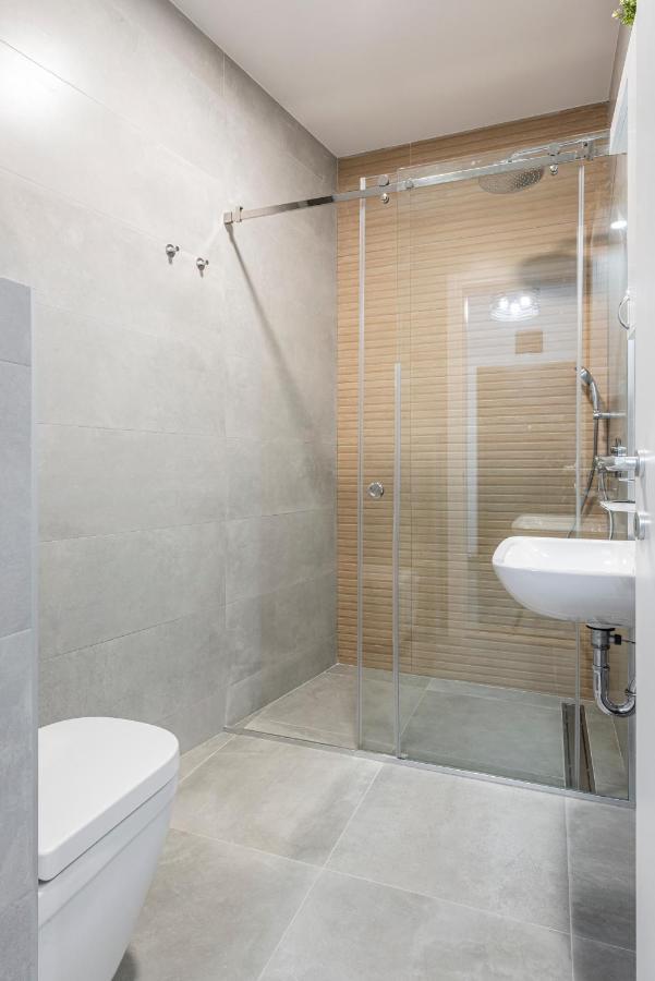 Vertigo One Bedroom Apartment-Free Private Parking Novi Sad Exterior photo